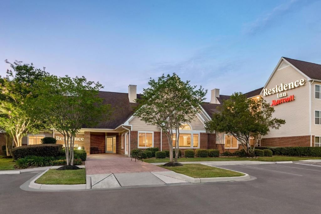 a front view of a hotel with a parking lot at Residence Inn Houston Northwest / Willowbrook in Houston