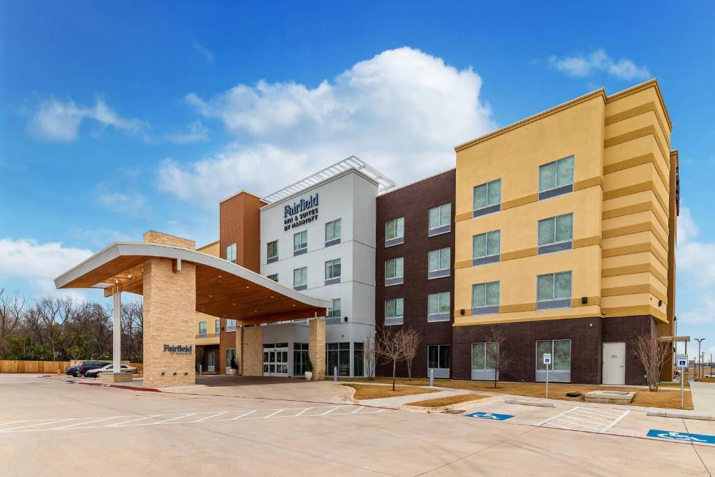 una representación del hotel frente al edificio en Fairfield Inn & Suites by Marriott Gainesville I-35, en Gainesville