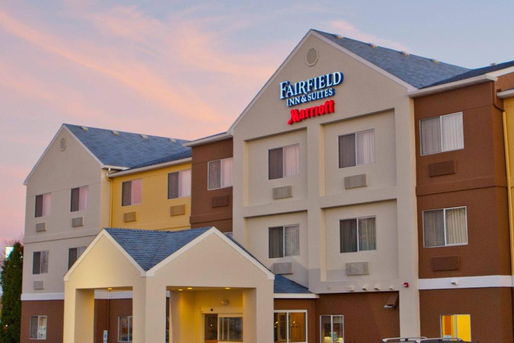 una representación de la parte delantera de un hotel en Fairfield Inn & Suites Joliet North/Plainfield, en Joliet