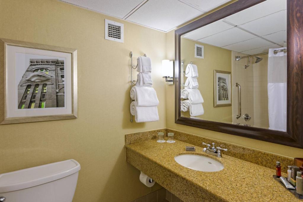 Houston Marriott West Loop by The Galleria - Habitación De Invitados A Nivel De Conserjería Con Dos Camas Dobles