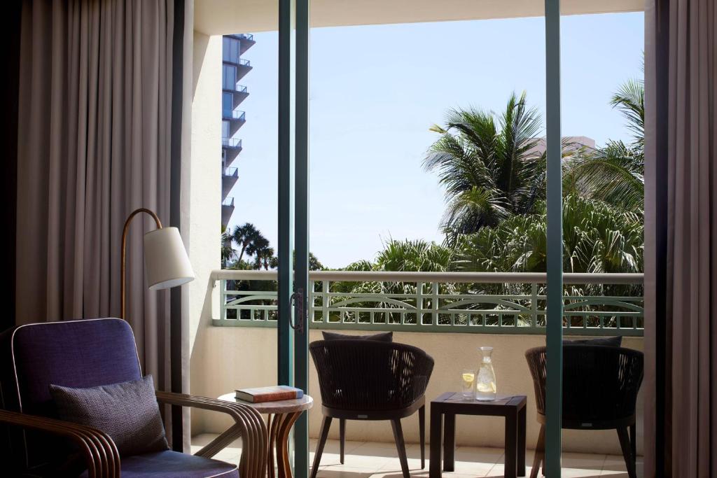 Balkón nebo terasa v ubytování The Ritz-Carlton Coconut Grove, Miami