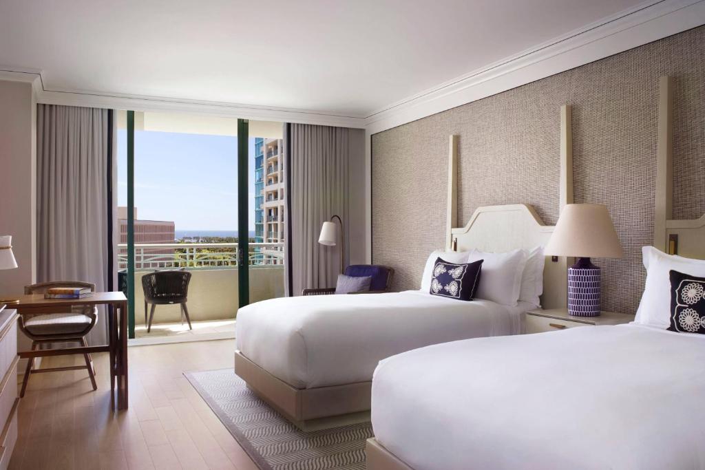 Postel nebo postele na pokoji v ubytování The Ritz-Carlton Coconut Grove, Miami