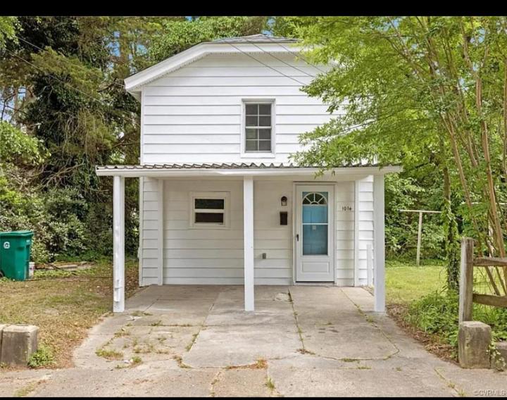 a small white house with a blue door at Cute 1 Bdrm House that sleeps 3 in Petersburg