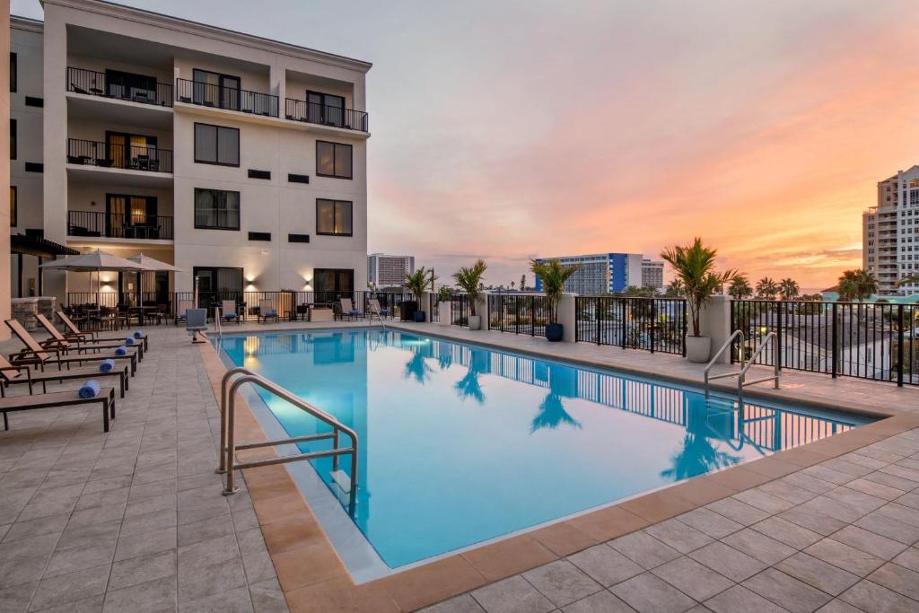 a swimming pool with a hotel in the background at Courtyard by Marriott Clearwater Beach in Clearwater Beach