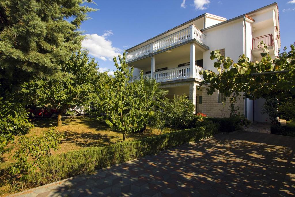 Gallery image of Milka Apartments in Njivice