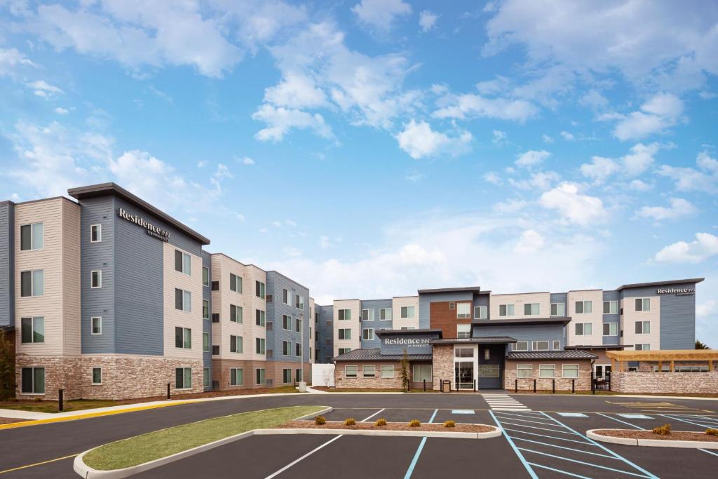 an image of a parking lot at a hotel at Residence Inn by Marriott Rehoboth Beach in Rehoboth Beach