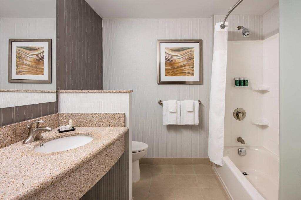 Courtyard by Marriott Edmonton West - Resim 24