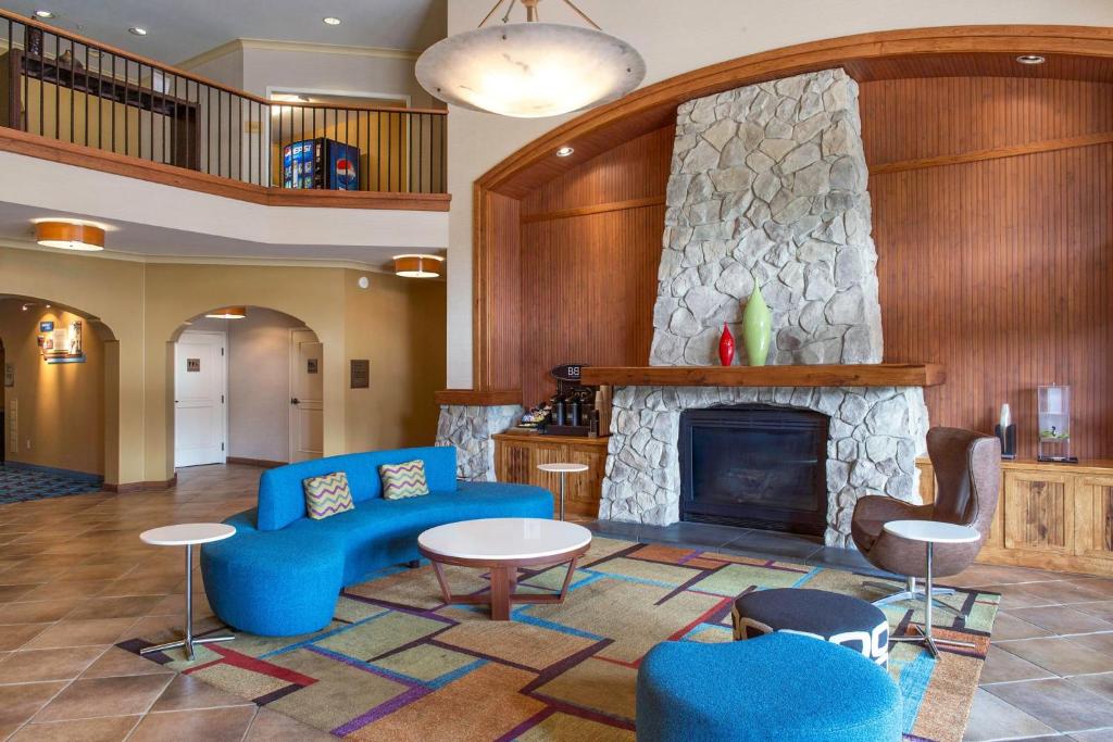 a living room with blue furniture and a fireplace at Fairfield Inn and Suites Santa Rosa Sebastopol in Sebastopol
