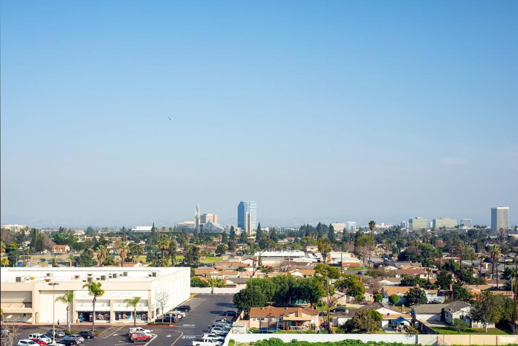 Sheraton Garden Grove-Anaheim South - Camera Per Gli Ospiti, 2 Queen, Vista Sulla Città
