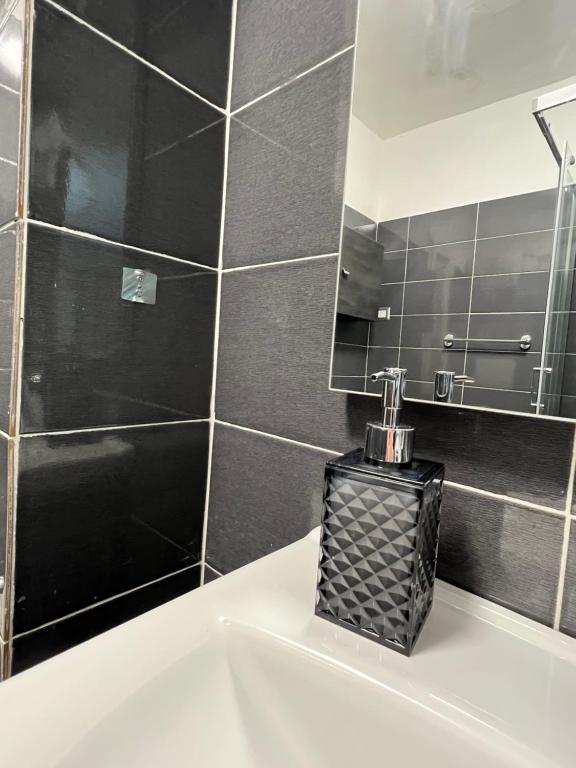 Un baño de Napoli Centro-La casa di Lucio