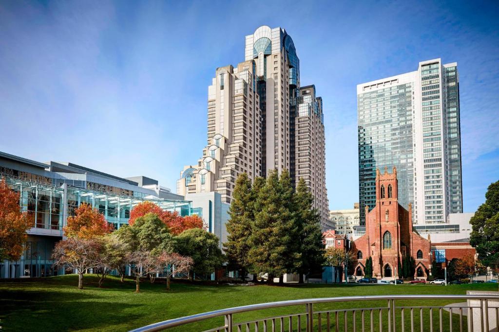a city skyline with tall buildings and a park at San Francisco Marriott Marquis Union Square in San Francisco