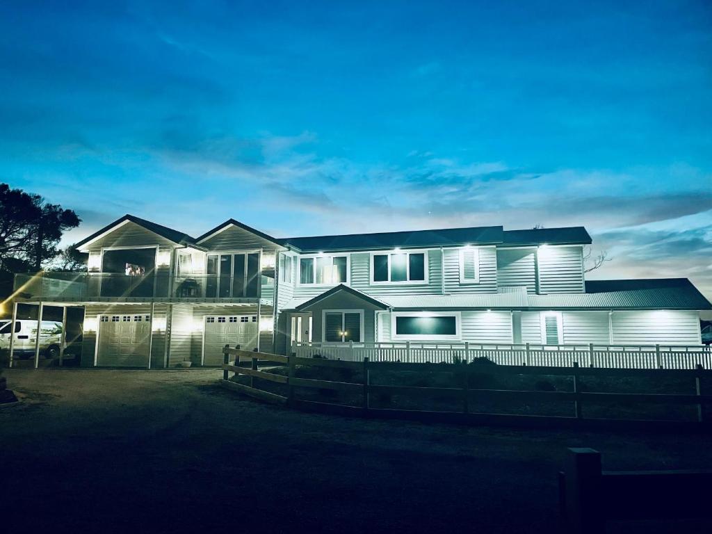 Hamptons in the Bay, Marengo (updated prices 2024)