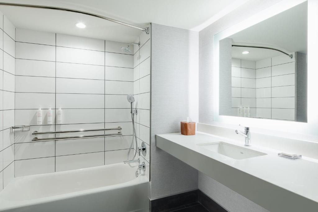 Seattle Marriott Waterfront - 