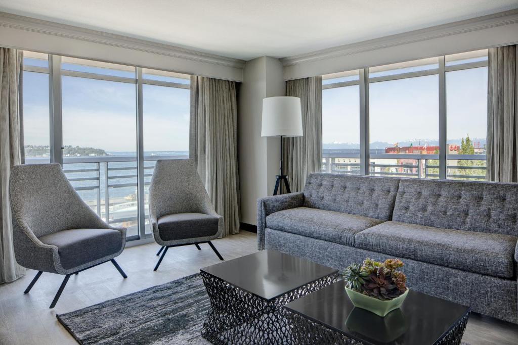 Seattle Marriott Waterfront - Suite Junior 1 Camera Da Letto, 1 Re, Divano Letto, Vista D'acqua