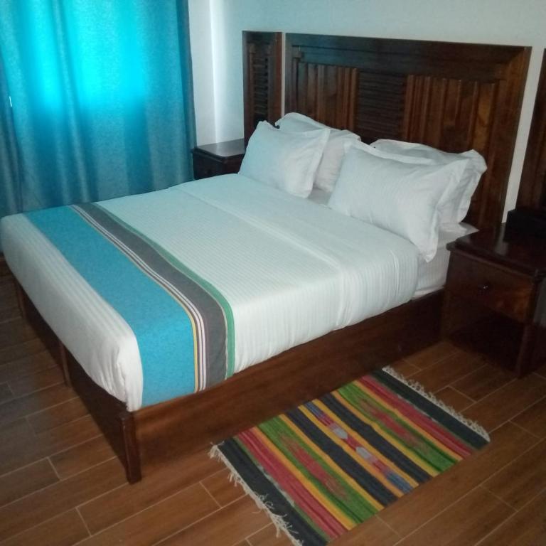 Postel nebo postele na pokoji v ubytování Ol Muteita Lodge