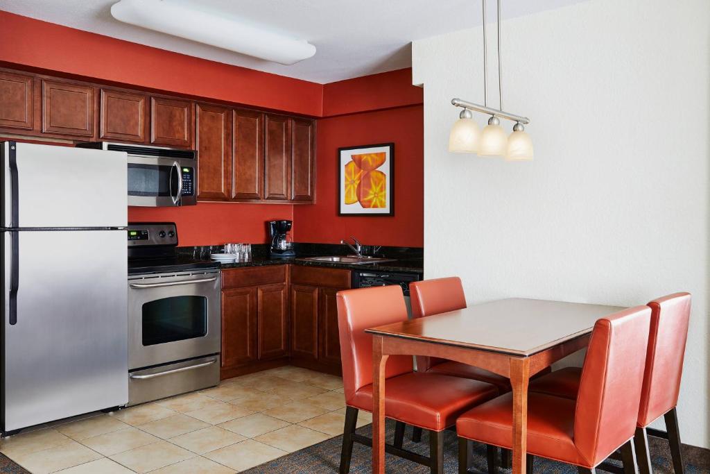 Кухня или мини-кухня в Residence Inn by Marriott Killeen
