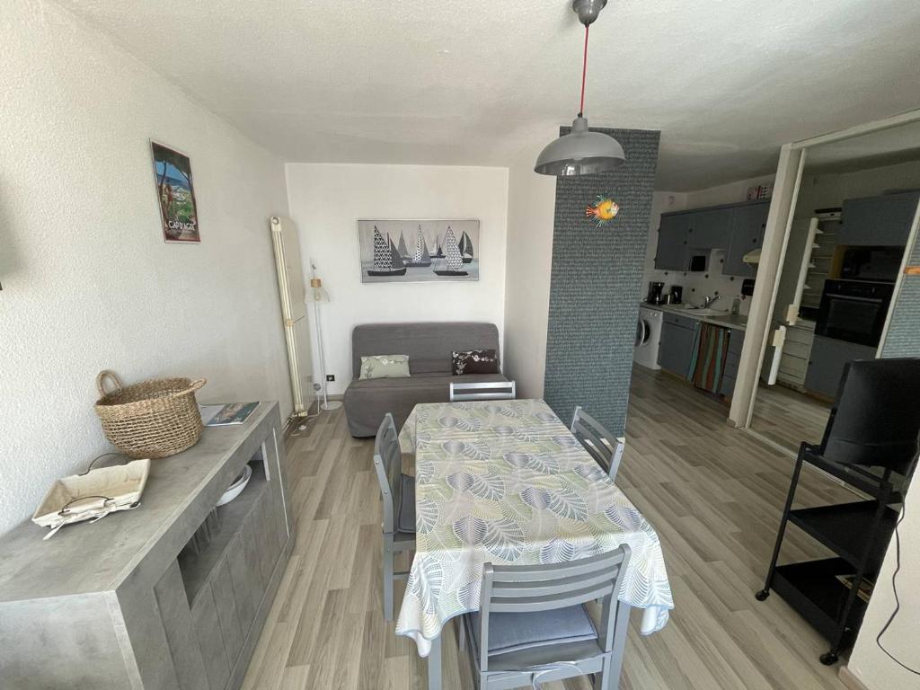Posteľ alebo postele v izbe v ubytovaní Superbe appart. avec piscine à Cap d'Agde - FR-1-723-18