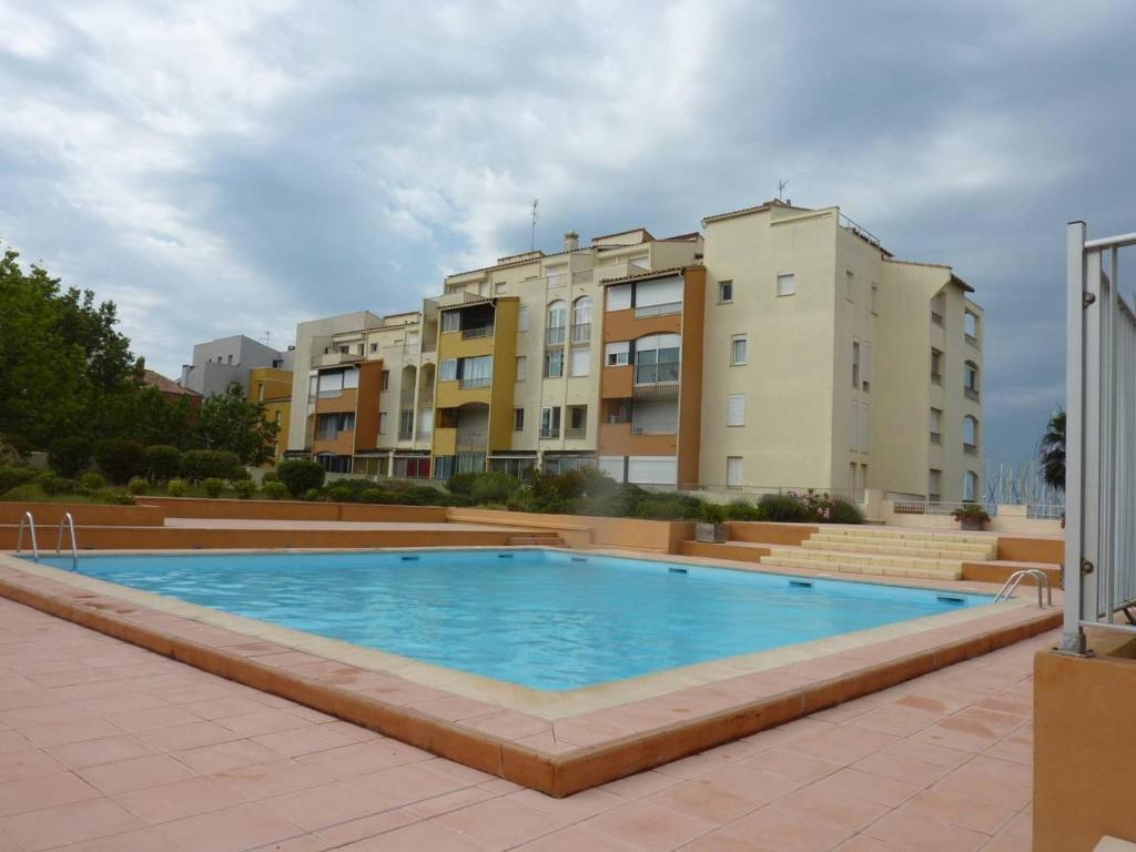 Bazén v ubytovaní Appartement 2 chambres au cœur du port, parking et piscine - FR-1-723-48 alebo v jeho blízkosti