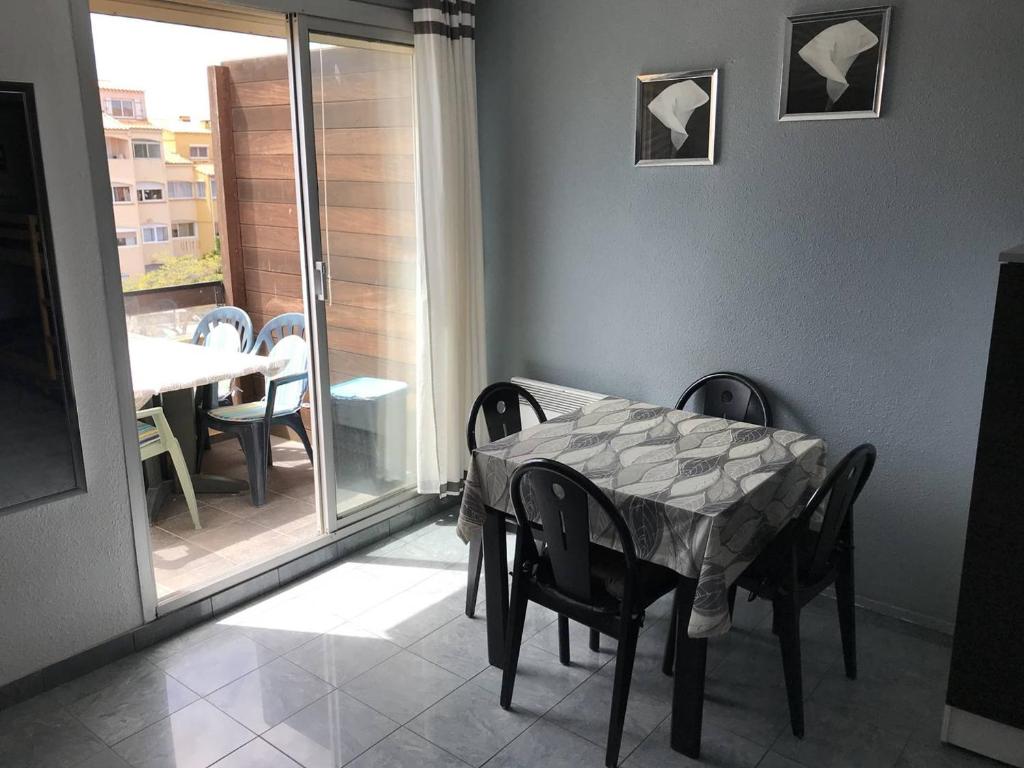 Fotografia z galérie ubytovania Studio Cabine Près de la Plage du Môle avec Balcon et Parking Gratuit - FR-1-723-28 v destinácii Cap d'Agde