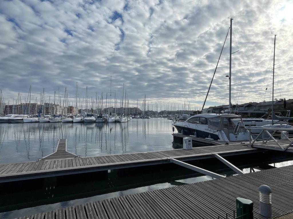 Fotografia z galérie ubytovania Superbe marina de luxe au Cap d'Agde avec jacuzzi, garage et vue port - FR-1-723-62 v destinácii Cap d'Agde