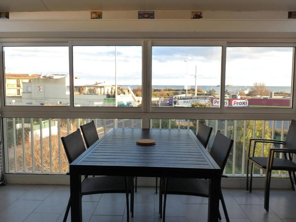 Balkón alebo terasa v ubytovaní Bel appart neuf proche plage Richelieu, 6 pers, parking inclus - FR-1-723-79