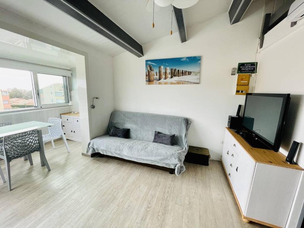 Zdjęcie z galerii obiektu Charmant 2 pièces proche centre port, calme et parking privatif - FR-1-723-70 w Cap d'Agde