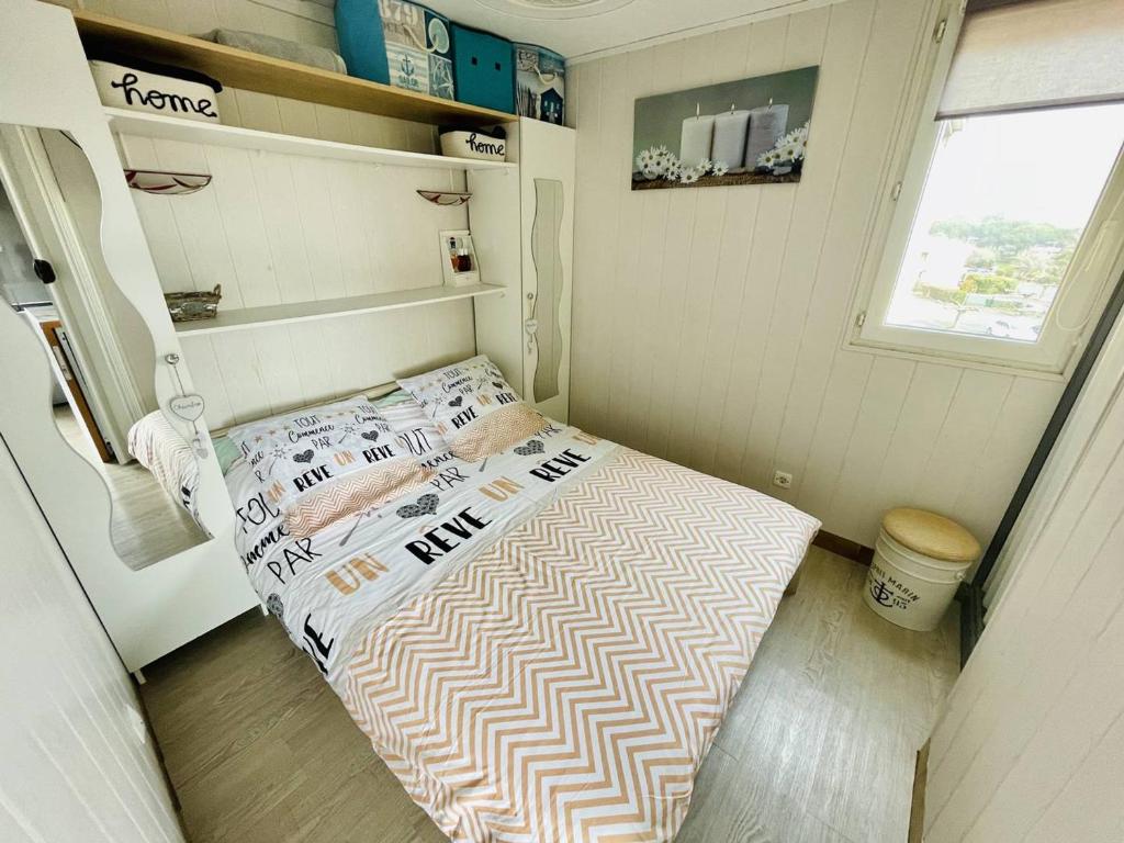 Zdjęcie z galerii obiektu Charmant 2 pièces proche centre port, calme et parking privatif - FR-1-723-70 w Cap d'Agde