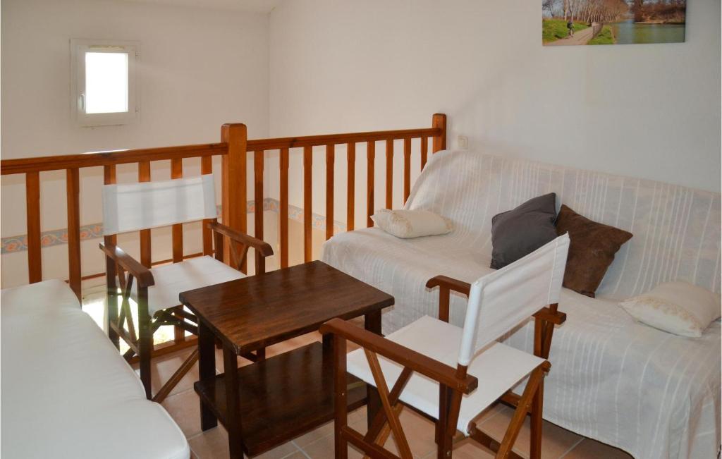 Łóżko lub łóżka w pokoju w obiekcie 3 Bedroom Gorgeous Home In Portiragnes