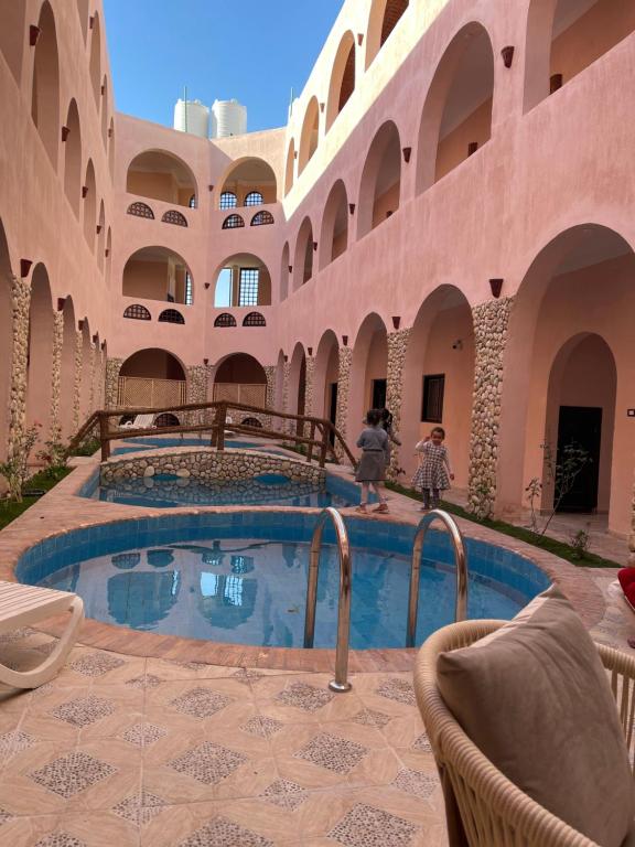 Bazén v ubytování amzran hotel siwa nebo v jeho okolí