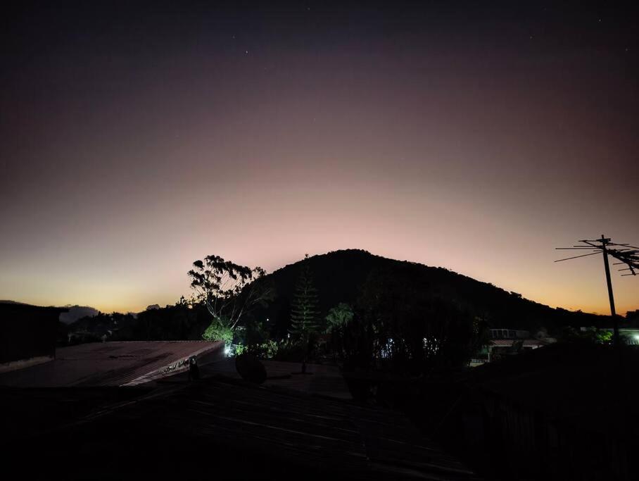 O pôr ou nascer do sol visto da casa de temporada ou dos arredores