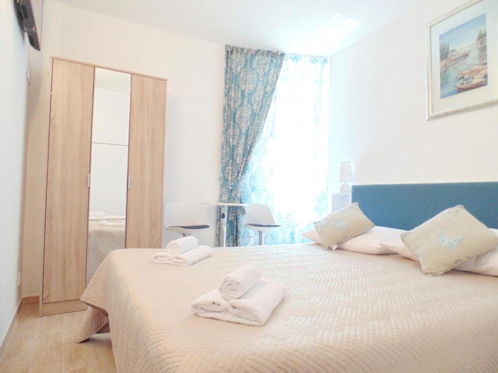 Posteľ alebo postele v izbe v ubytovaní Peruzovic Rooms 1