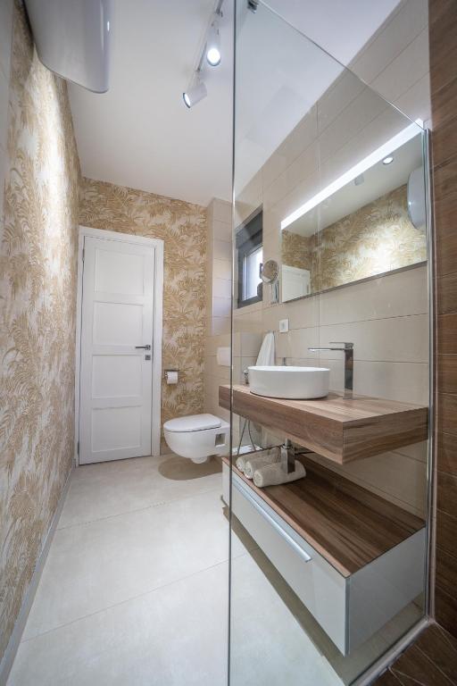 Modern bathroom