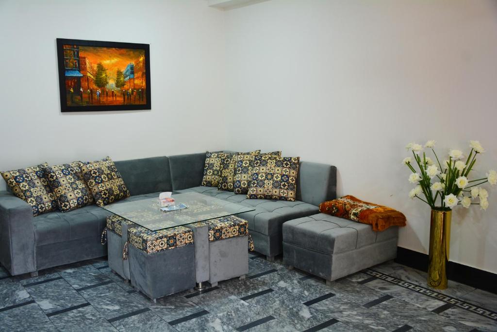 Khyber Guest House Swat - Apartment With Balcony
