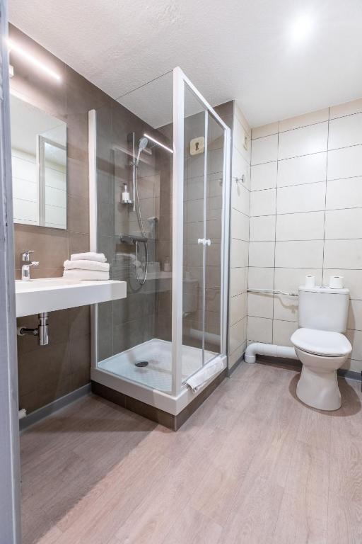 Koupelna v ubytování CIT'HÔTEL LE DAV Clermont-Ferrand Centre