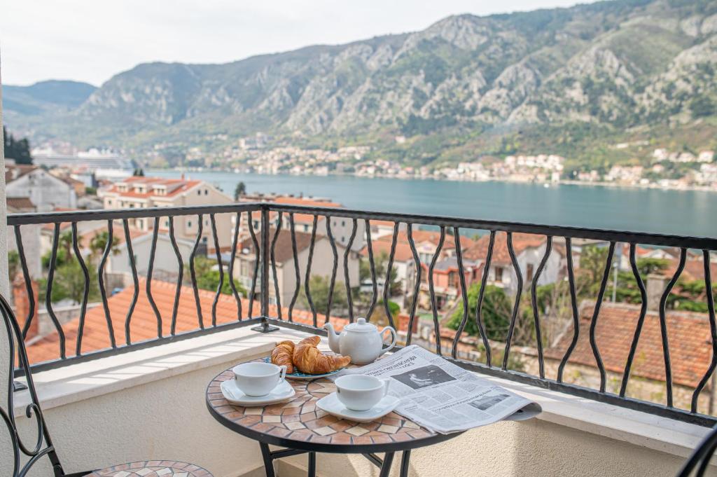 Enyana Luxury Suites - 6