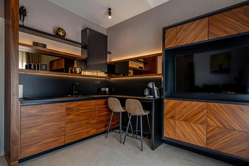 Enyana Luxury Suites - 1