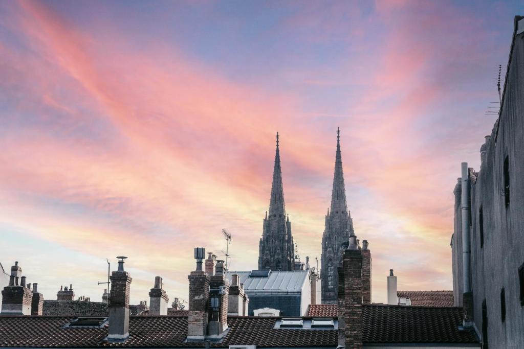Nespecifikovaný výhled na destinaci Clermont-Ferrand nebo výhled na město při pohledu z hotelu