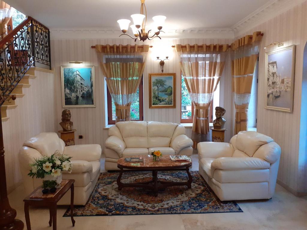 Posezení v ubytování Hotel Guri