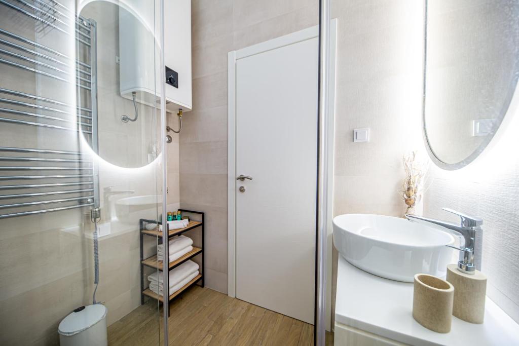 Enyana Luxury Suites - 14