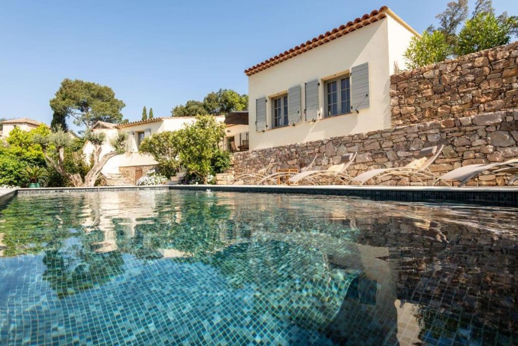 Bazén v ubytování Villa piscine privée nebo v jeho okolí