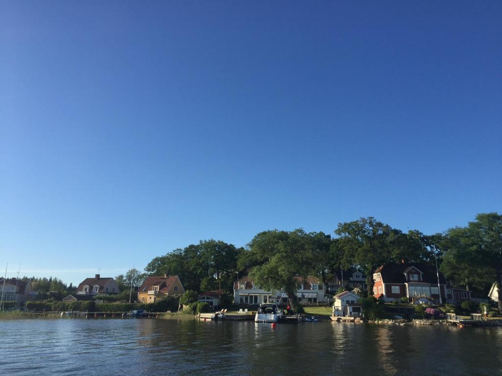 Sjötomt i Mariefred - Housity
