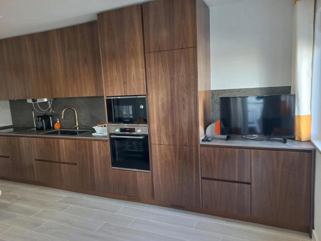 Kuchyň nebo kuchyňský kout v ubytování 1 bedroom holidays apartment in Quarteira Algarve