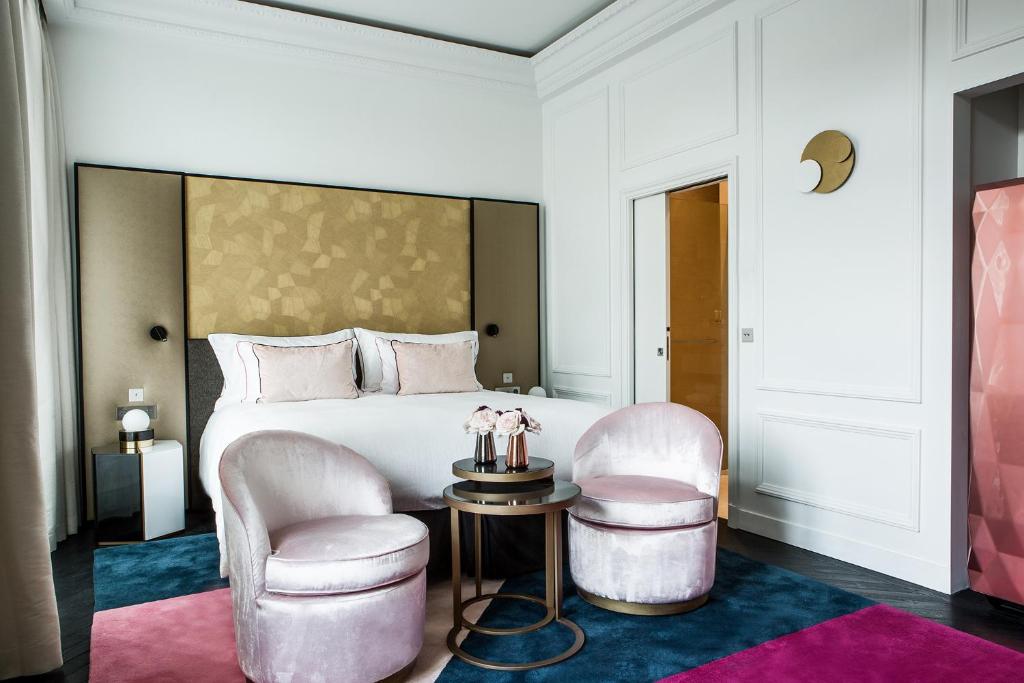 Postel nebo postele na pokoji v ubytování Fauchon l'Hôtel Paris