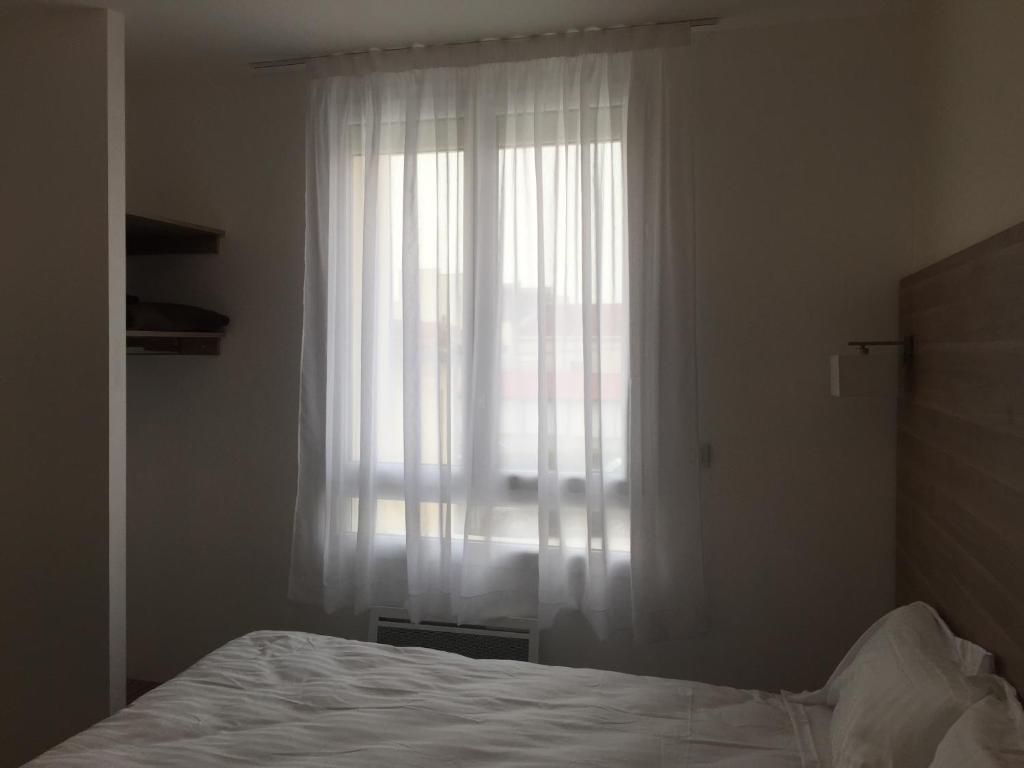 Postel nebo postele na pokoji v ubytování Le Logis Dauphinois