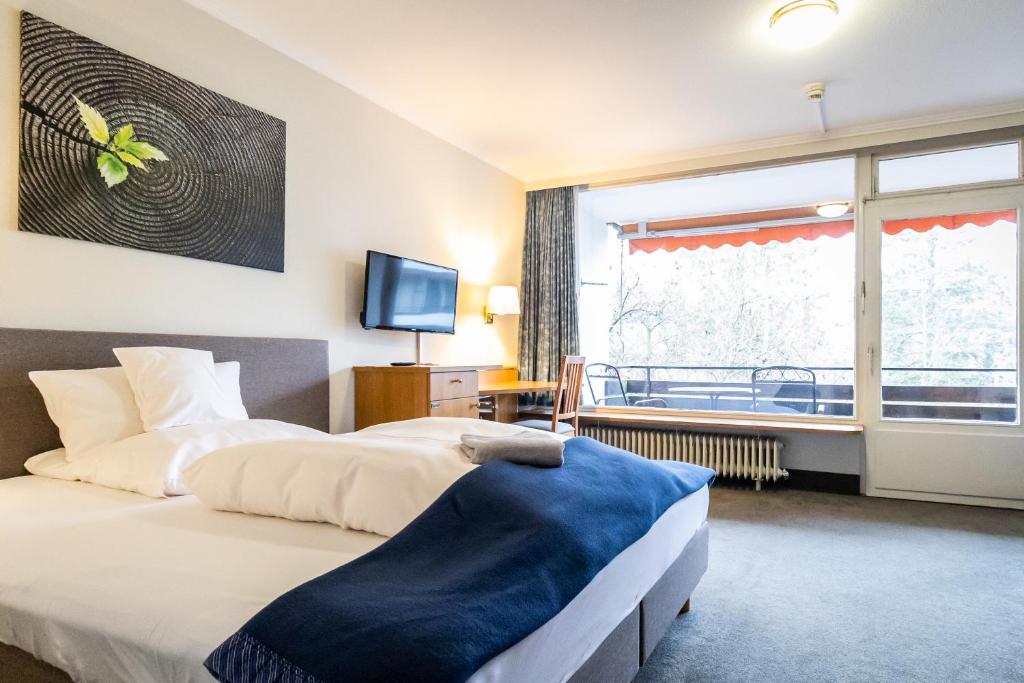 Postel nebo postele na pokoji v ubytování VitalHotel Ascona
