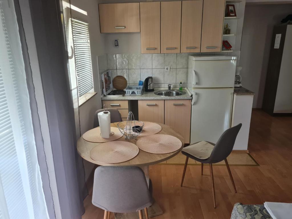 Kuchyň nebo kuchyňský kout v ubytování Apartments Bosnjak