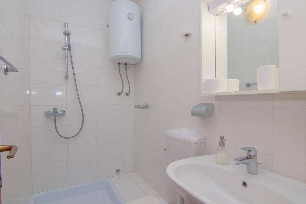 Kúpeľňa v ubytovaní Apartments Dunato Nedeljko