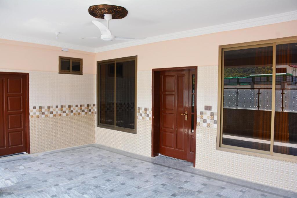 Khyber Guest House Swat - Three-Bedroom Apartment