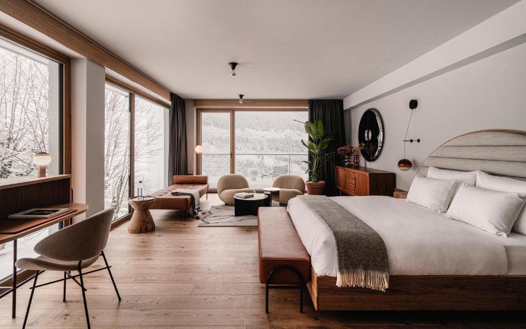 Postel nebo postele na pokoji v ubytování The Comodo Bad Gastein, a Member of Design Hotels