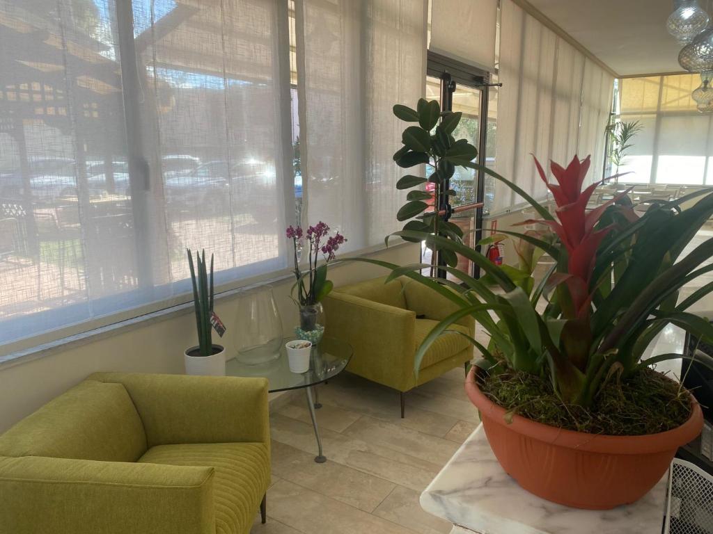 A seating area at Hotel Virginia
